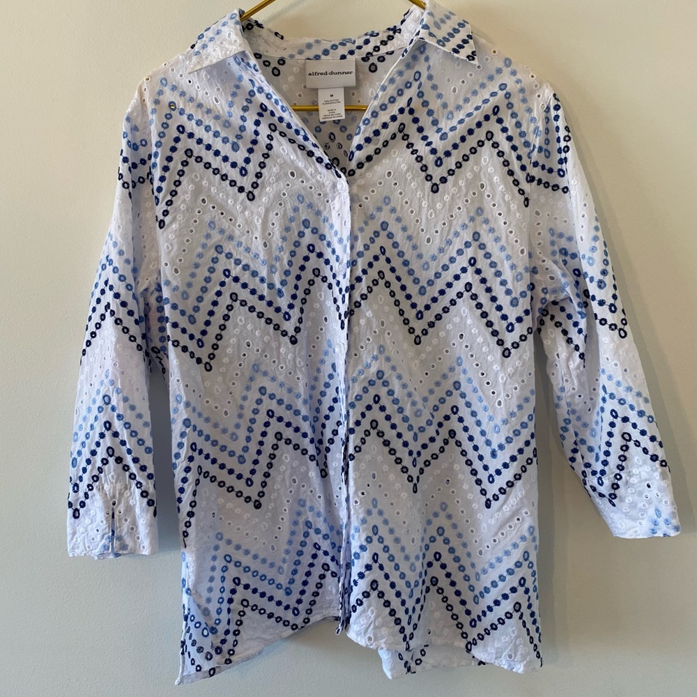 White + blue textured polka-dot pattern button-up top💙